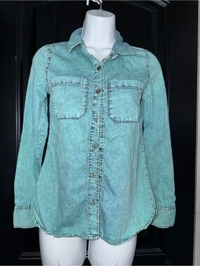 MUDD Jean button down with a cool turquoise wash